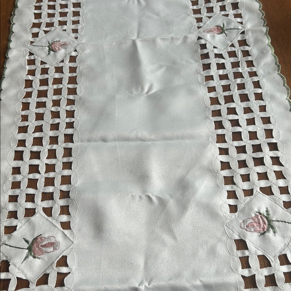 Table Runner - Picture 10 of 12
